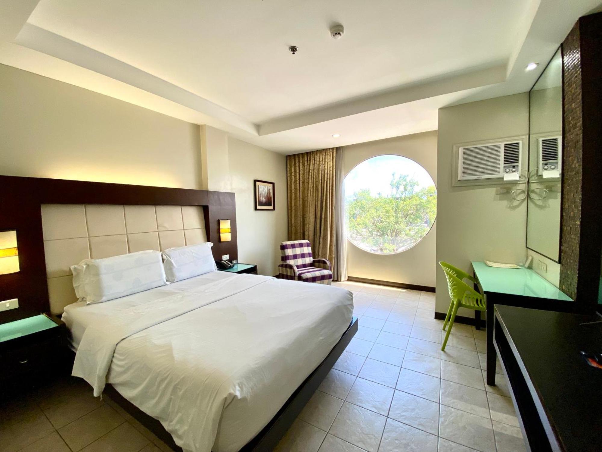 Circle Inn Hotel And Suites Bacolod Kültér fotó