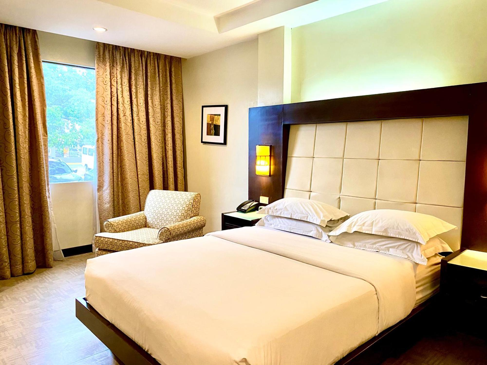 Circle Inn Hotel And Suites Bacolod Kültér fotó