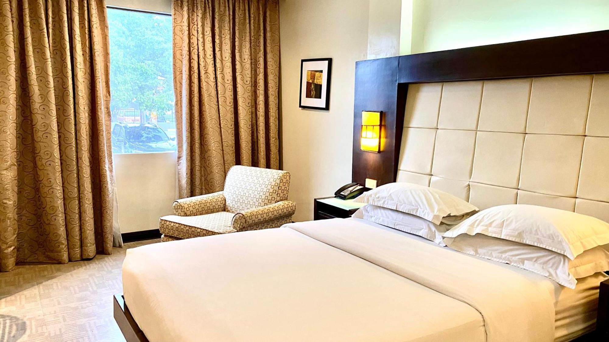Circle Inn Hotel And Suites Bacolod Kültér fotó